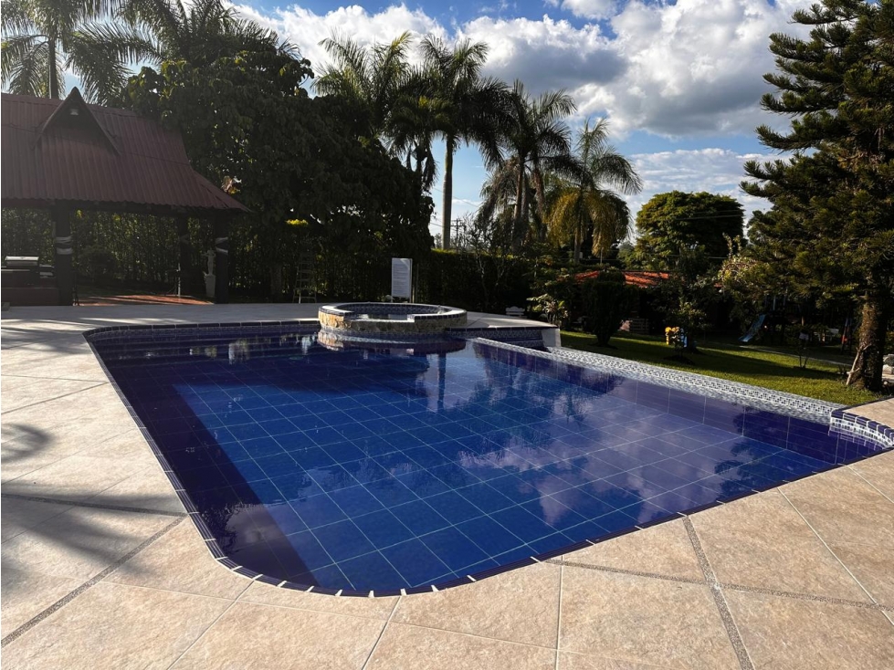 Se vende chalet via al aeropuerto, Armenia Quindio