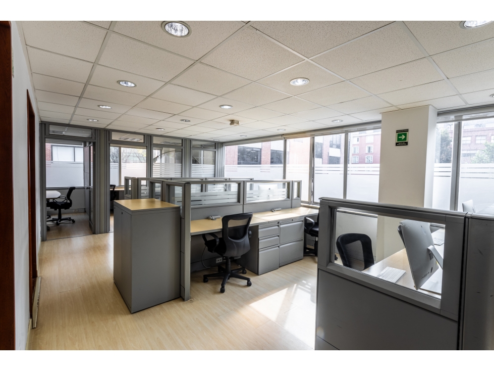 Arriendo oficina 65 Mts.2 amoblada en Parque de la 93