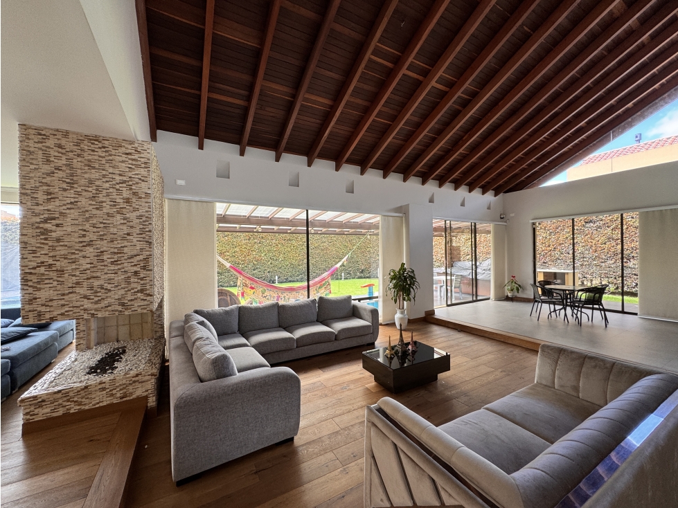 CASA EN CHIA CON ESPACIOS MARAVILLOSOS.