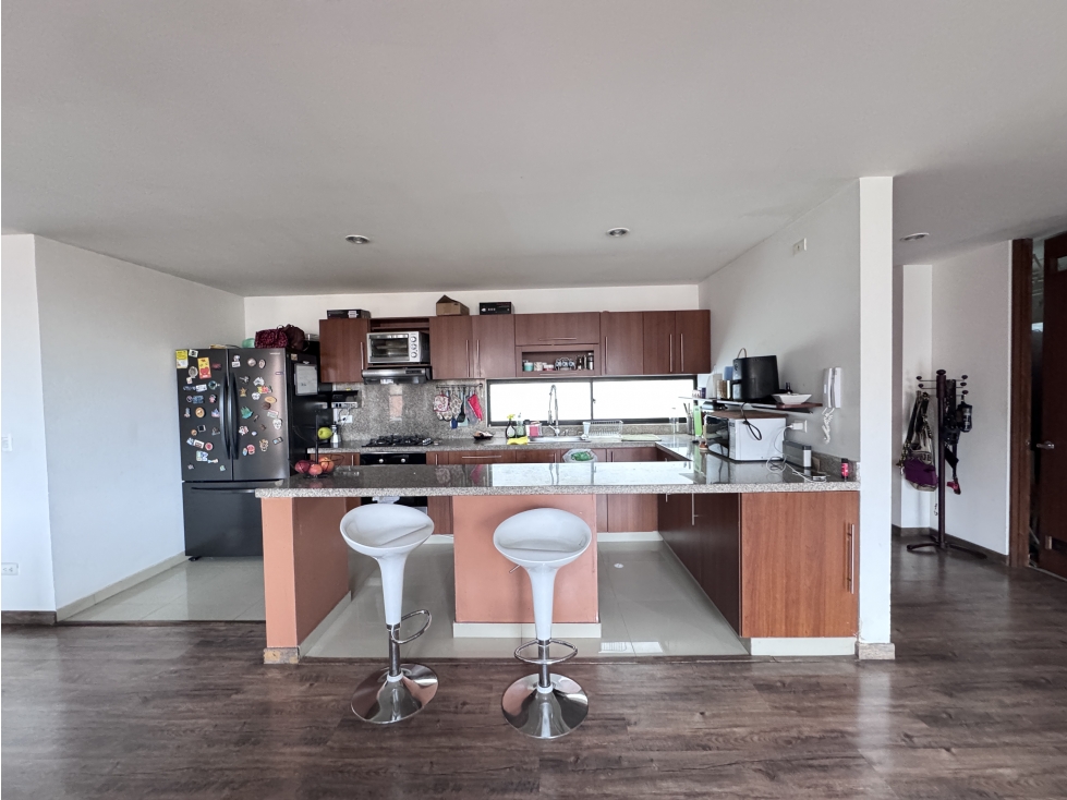 CONTADOR. CUATRO HABITACIONES CON BAÑ. TERRAZA. — foto 4