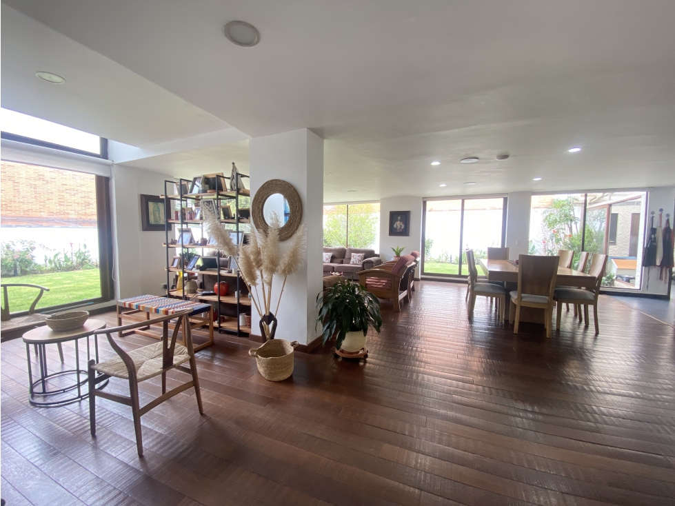 CASA REMODELADA. UN ESPACIO PERFECTO PARA VIVIR. NEGOCIABLE