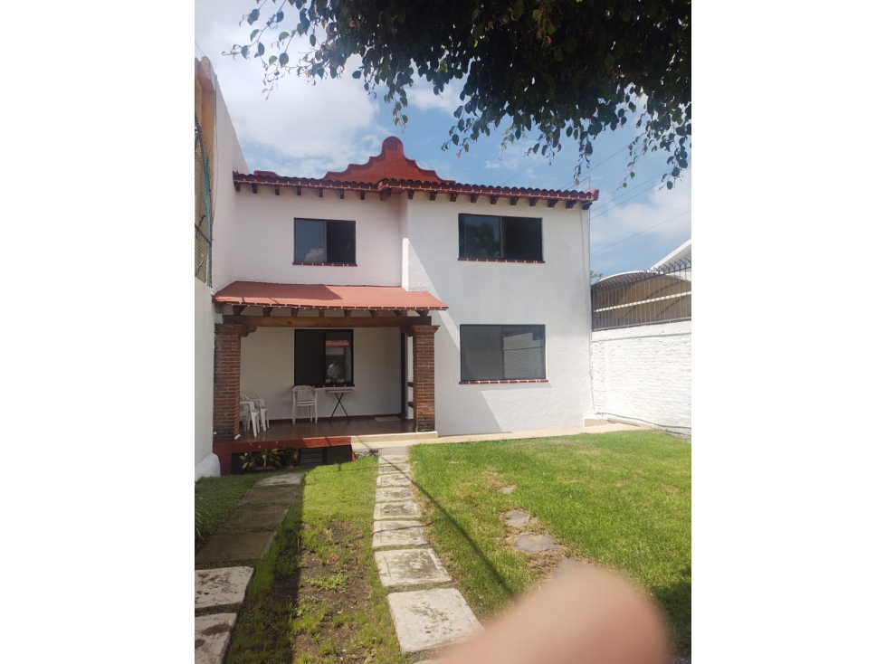 BONITA CASA AMPLIA COLONIA MARAVILLAS 3800,000. - 1