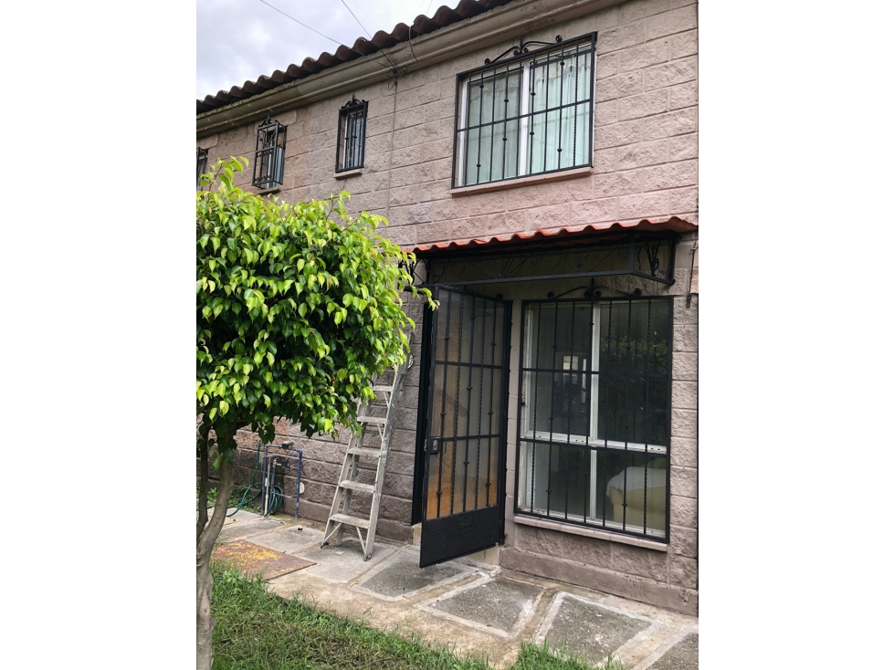 VENDO CASA ARCOS JIUTEPEC 1400,000.