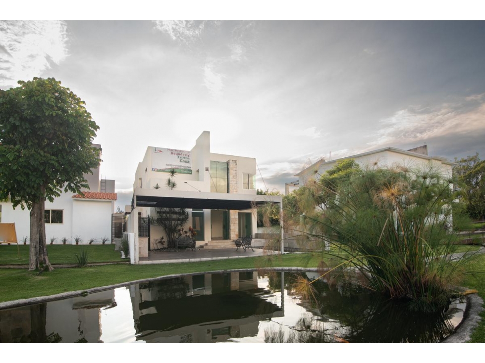 Venta de Casa Sola en La Colonia Jose G Parres - 1