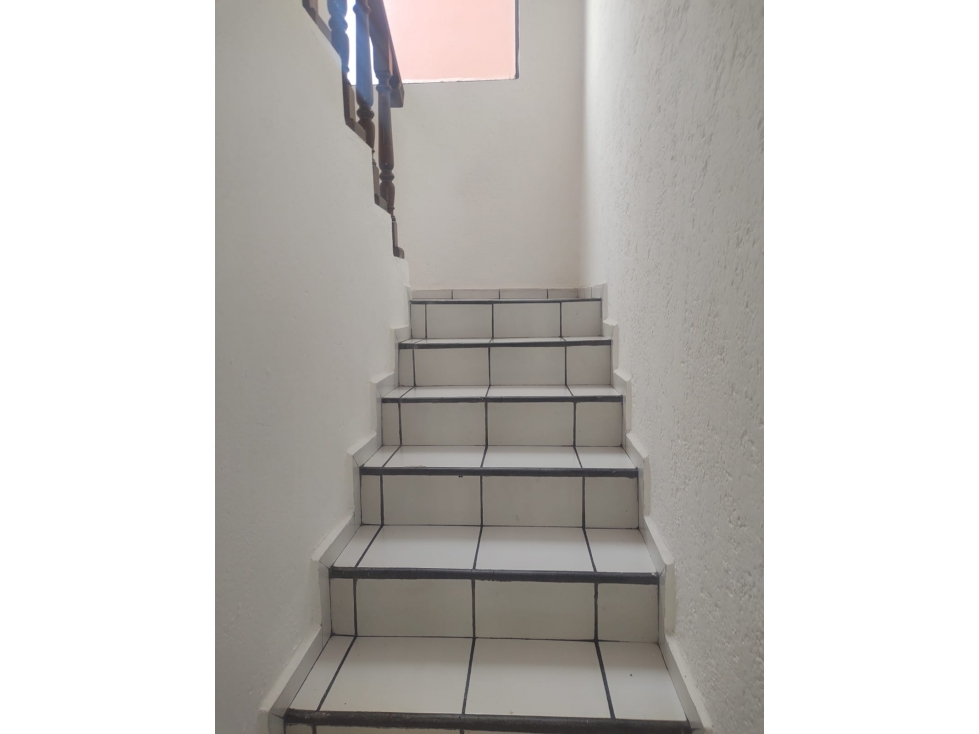 BONITA CASA AMPLIA COLONIA MARAVILLAS 3800,000. - 6