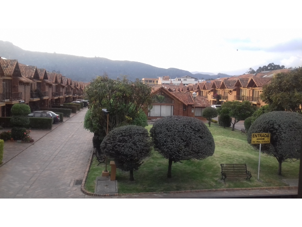 excelente casa 220 m2 amplia en chia central