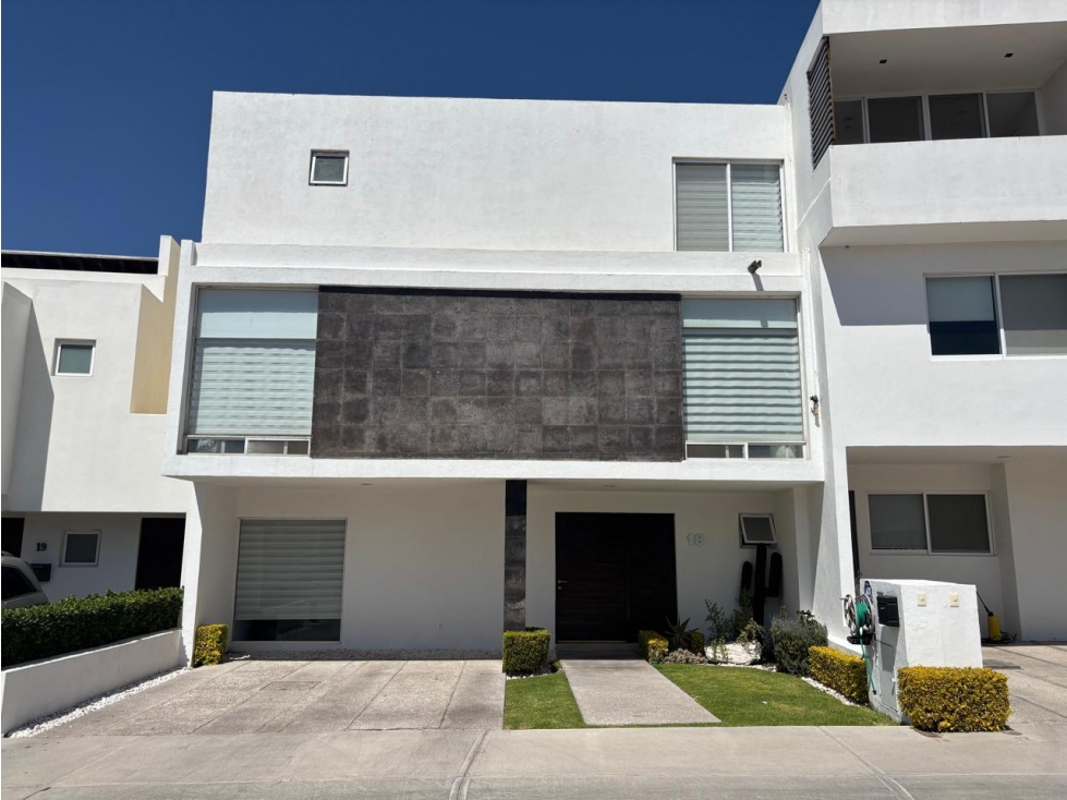 RESIDENCIA MODERNA CON VISTAS A LA PRESA EN CAÑADAS DEL LAGO QUERETARO - 1