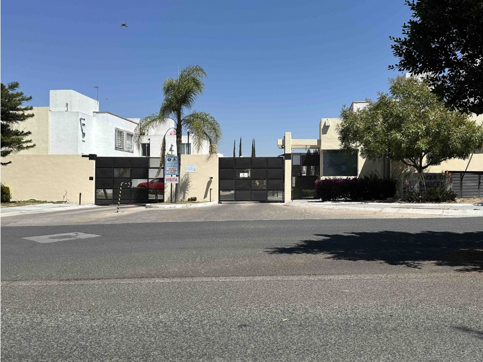 CASA EN VENTA EN RESIDENCIAL DEL PARQUE, EL MIRADOR, QUERÉTARO. — foto 2