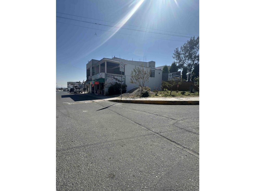 CASA EN ESQUINA CON LOCAL COMERCIAL,LOS HEROES, EL MARQUES, QUERETARO. — foto 4