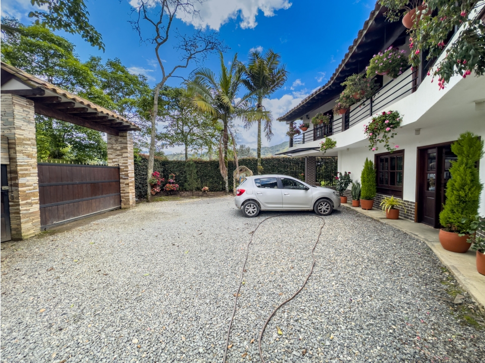 casa campetre urbana en venta, la Ceja Antioquia 900 m2. Hermosa.