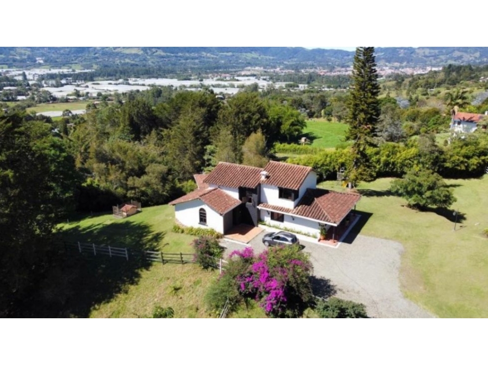vendo finca la Ceja Antioquia, vía a llano grande 2,7 hectáreas