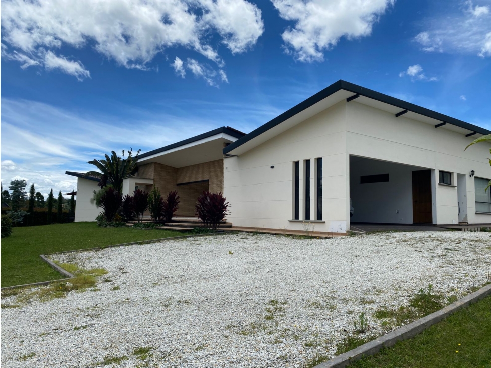 casa finca campestre la Ceja, vía Rionegro unidad cerrada