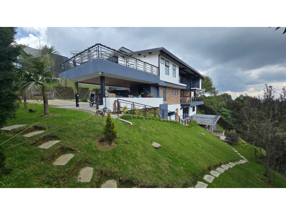 Espectacular Casa Campestre en Venta Envigado - L. Escobero.