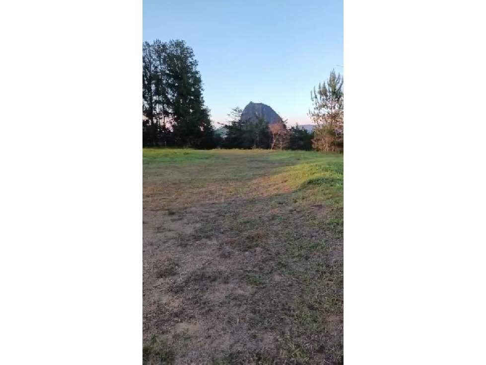 Lote en Venta en El Peñol Vía a Guatapé | Vista Directa a la Piedra - 1