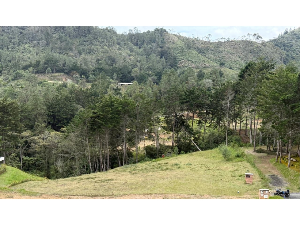 EXCLUSIVO LOTE CAMPESTRE EN EL RETIRO