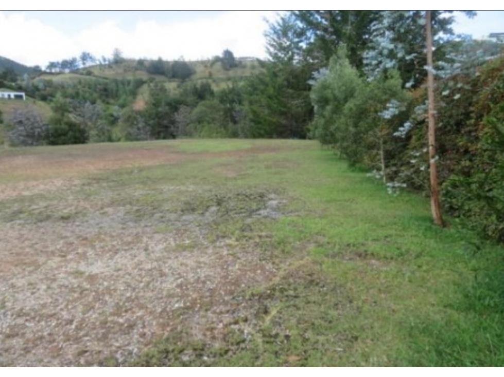 LOTE CAMPESTRE EN VENTA EL RETIRO 2.606 m²