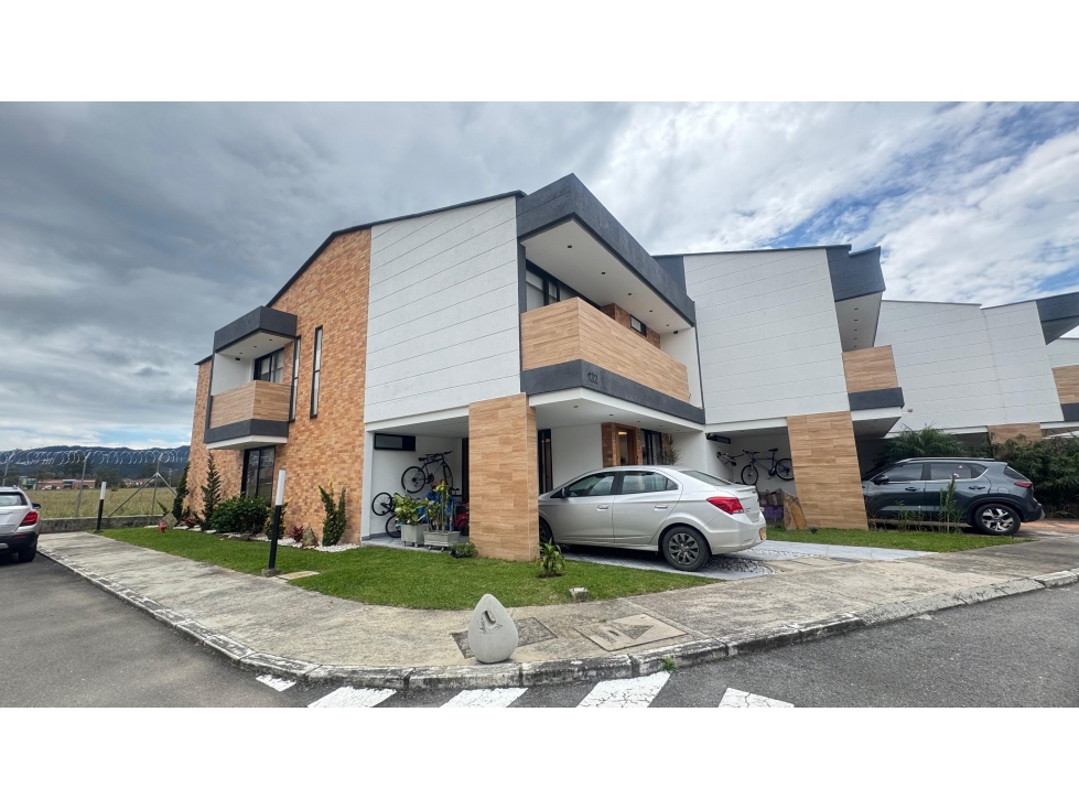 VENTA CASA ESQUINERA LA CEJA SMG