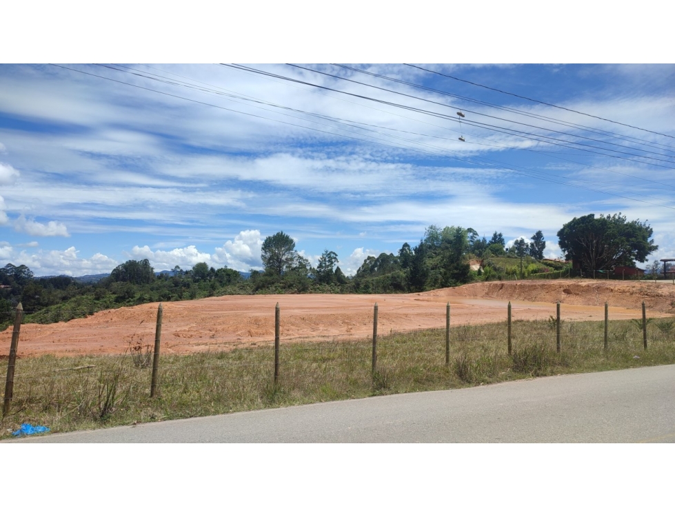 lote comercial en venta Guarne Antioquia sector Chaparral foto 2