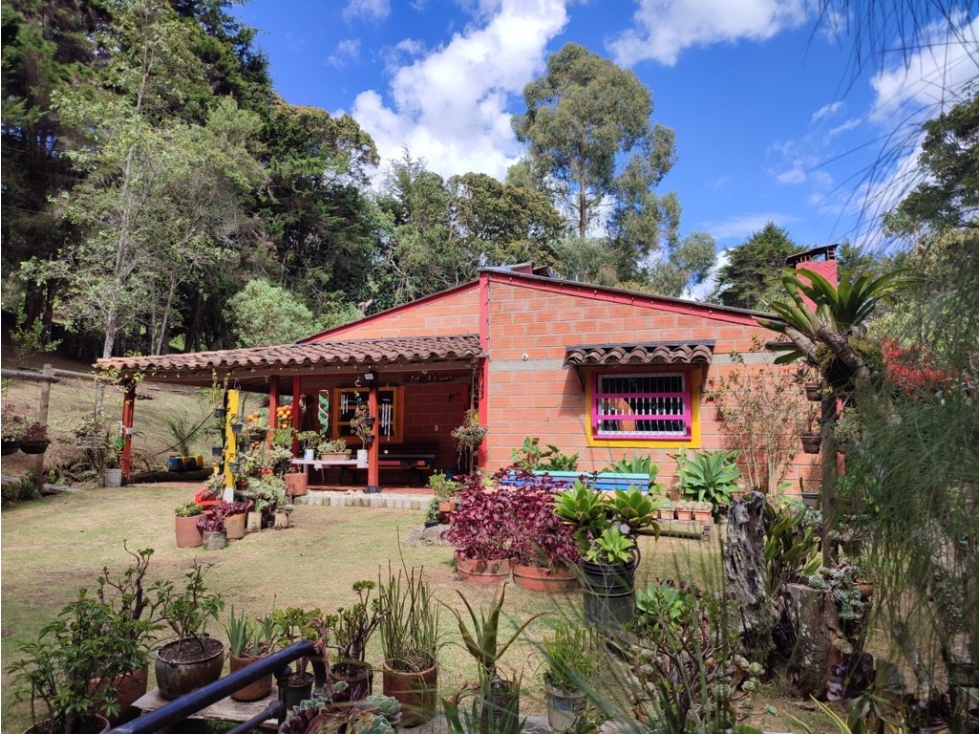 casa, finca en Medellín, santa Elena, rodeada de Naturaleza