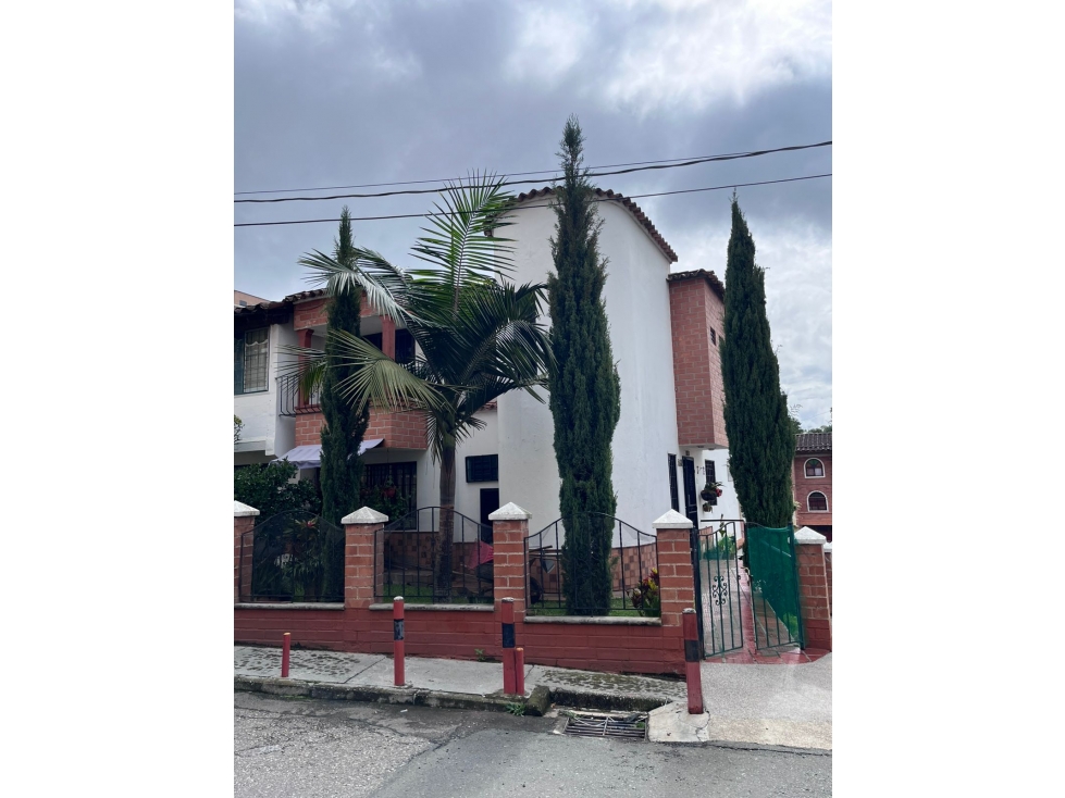 Casa esquinera en venta en San Antonio de Pereira, Rionegro — foto 2