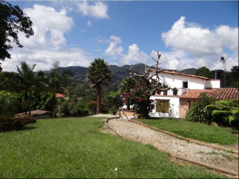 Tu refugio de lujo a minutos de todo: finca exclusiva en El Tablazo — foto 2