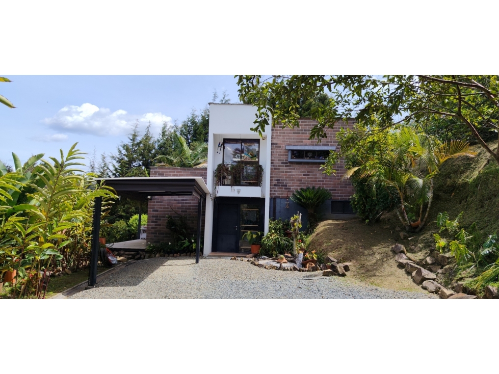 Casa Finca en Venta en Guarne con Dos Casas y Lote 5.500 m² LDC — foto 2