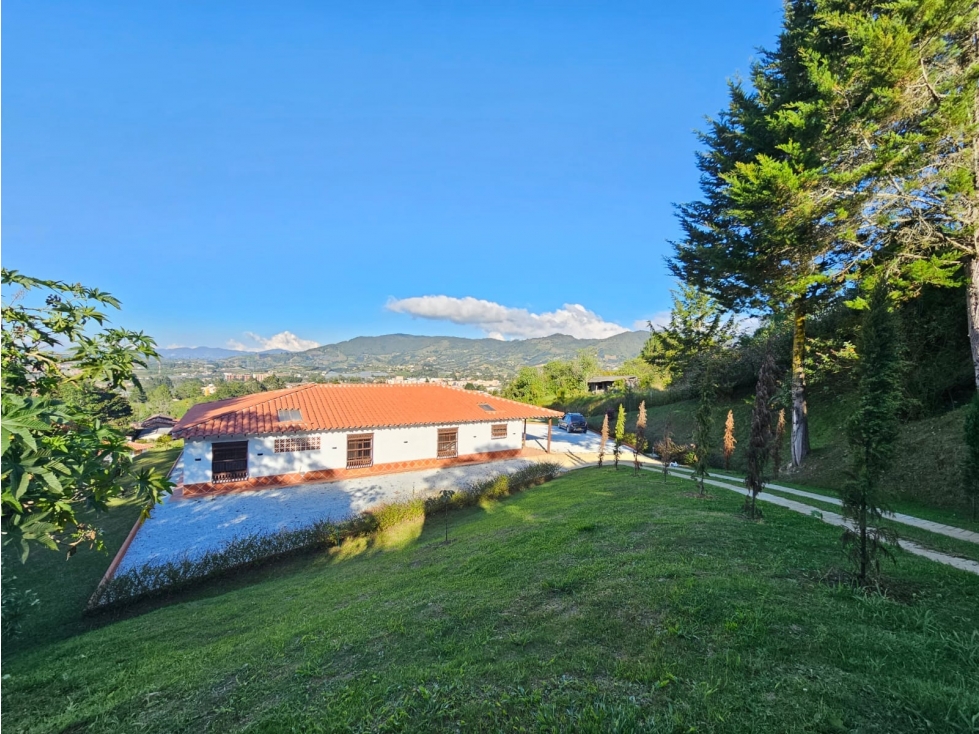 Casa Finca en El Carmen de Viboral Amplios Espacios y Vista Única