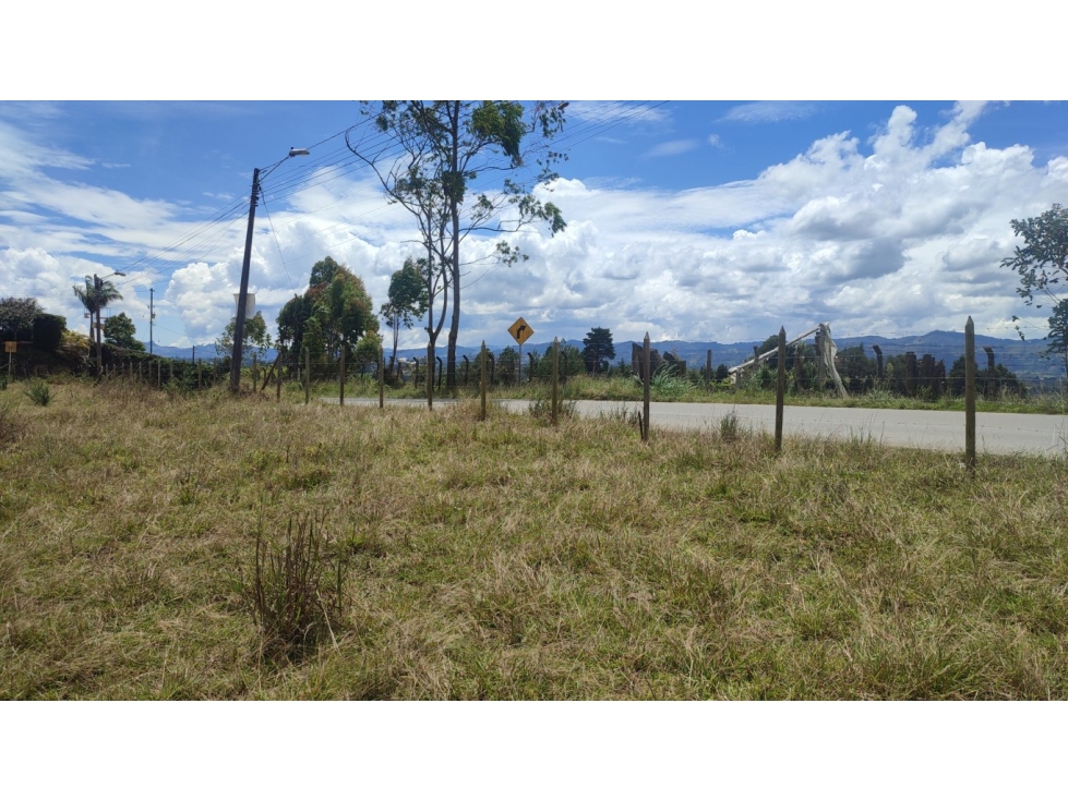 lote comercial en venta Guarne Antioquia sector Chaparral foto 3