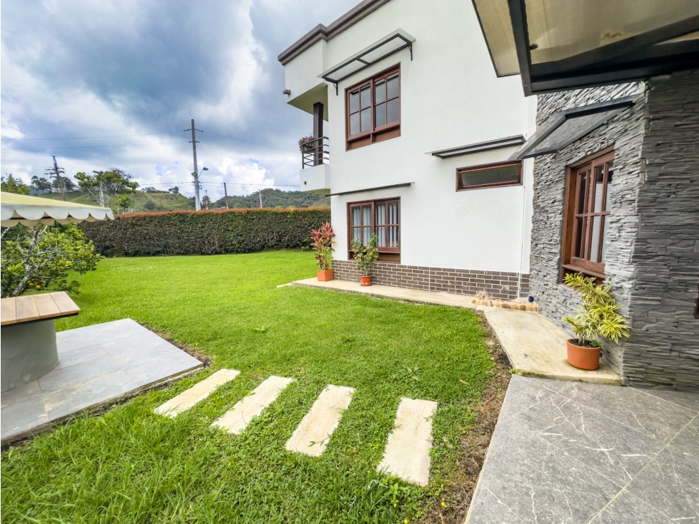 casa campetre urbana en venta, la Ceja Antioquia 900 m2. Hermosa. — foto 3
