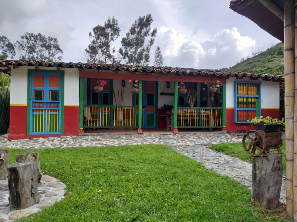 Finca Turística Rentable en Venta, en Sonsón, restaurante, y lago. - 4