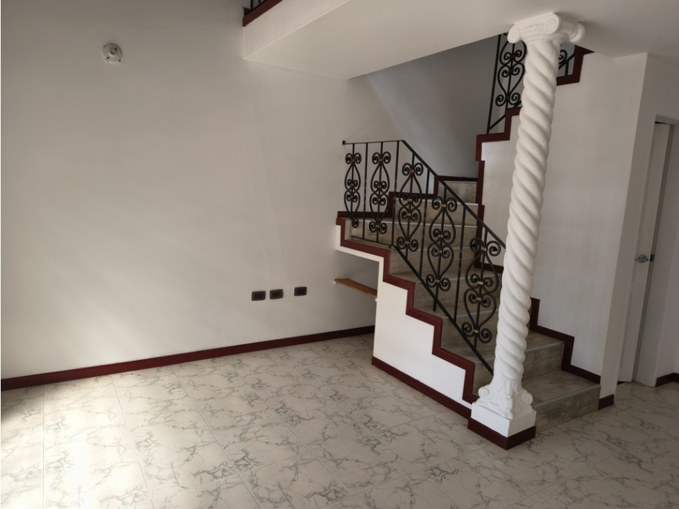 Casa de 3 Niveles en Venta Rionegro |vía aeropuerto JMC — foto 5