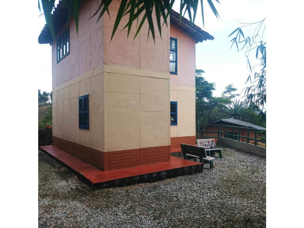 VENDO FINCA EN RIONEGRO 8.722 METROS TRES CASAS CH — foto 3