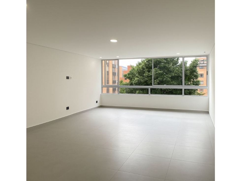 VENDO APARTAMENTO REMODELADO EN EL CORAZON DE LAURELES