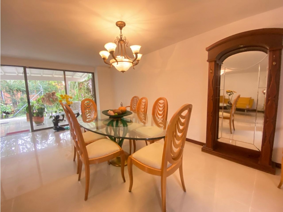 VENDO CASA EN LAS LOMAS DE ENVIGADO