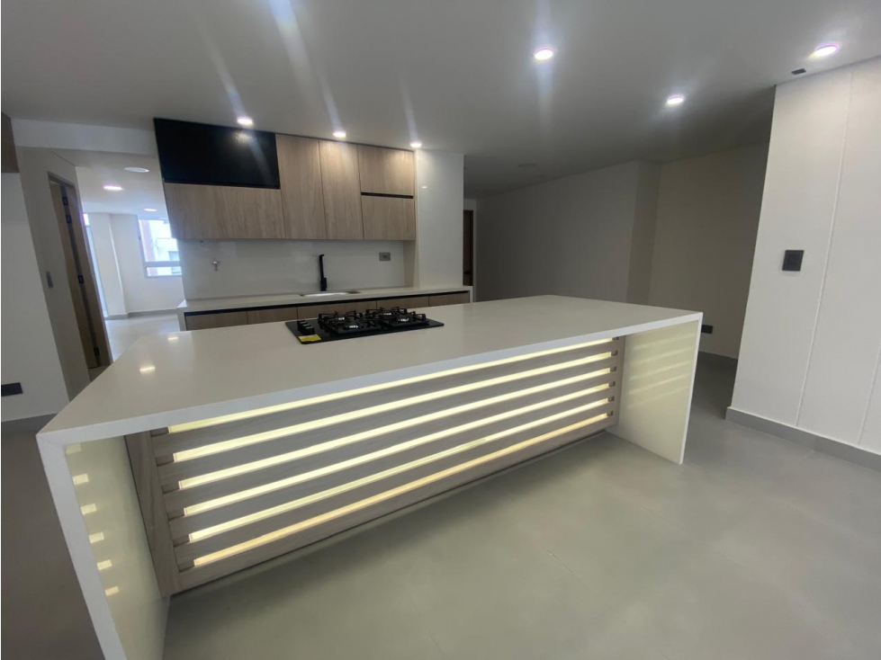 VENDO APARTAMENTO REMODELADO EN EL CORAZON DE LAURELES — foto 2