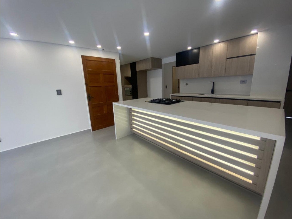 VENDO APARTAMENTO REMODELADO EN EL CORAZON DE LAURELES — foto 3