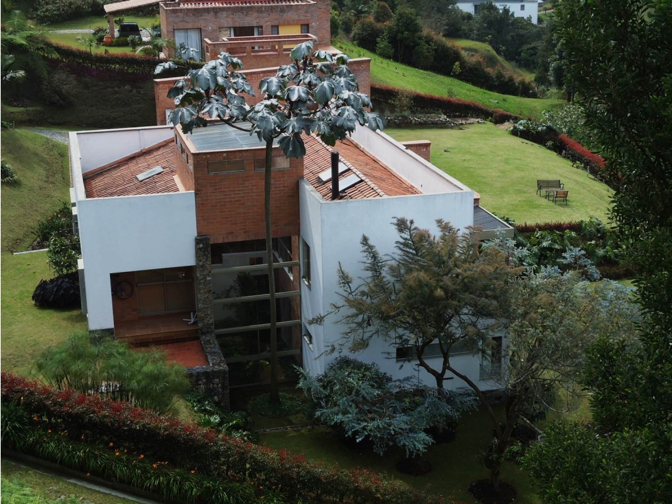VENDO CASA EN LA VÍA LAS PALMAS
