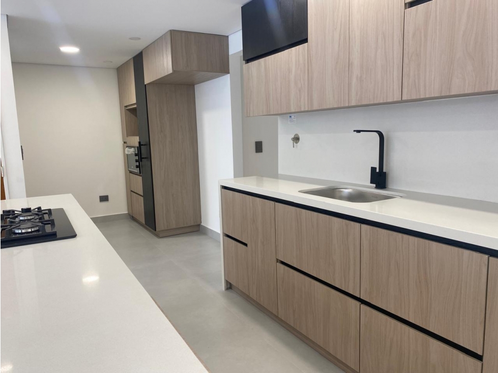 VENDO APARTAMENTO REMODELADO EN EL CORAZON DE LAURELES — foto 5