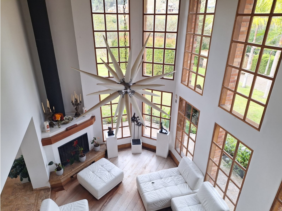 VENDO CASA EN EL ESCOBERO