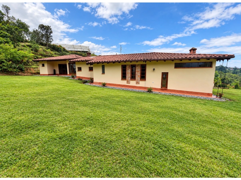 EN VENTA CASA CON APARTAMENTO PANTANILLO ENVIGADO