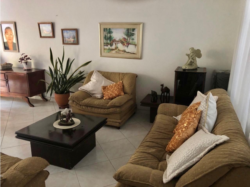 VENDO CASA LOTE EN LA ALMERIA