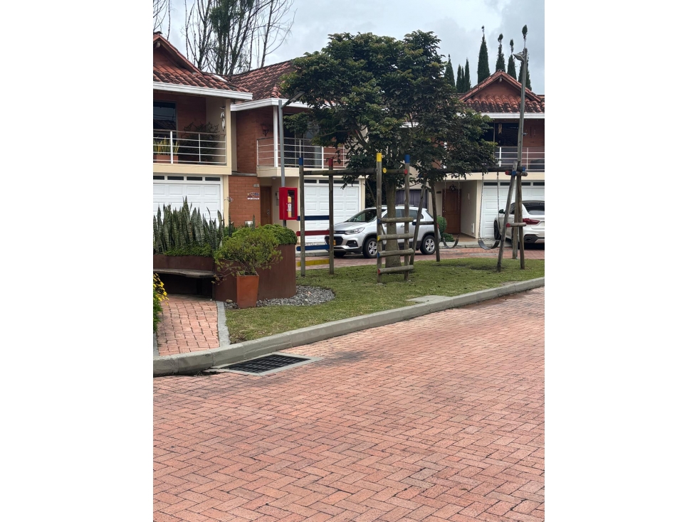VENDO CASA CERCA A VIVA LA CEJA