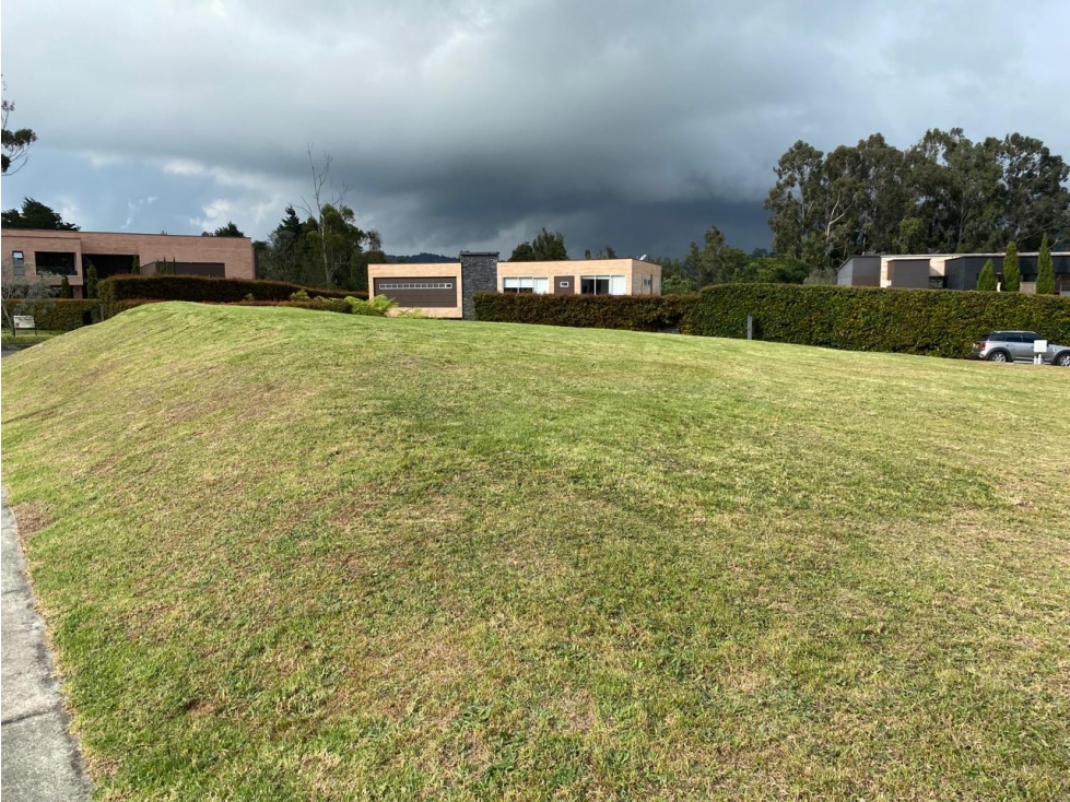 VENDO LOTE EN PARCELACIÓN EN LA VARIANTE AL AEROPUERTO