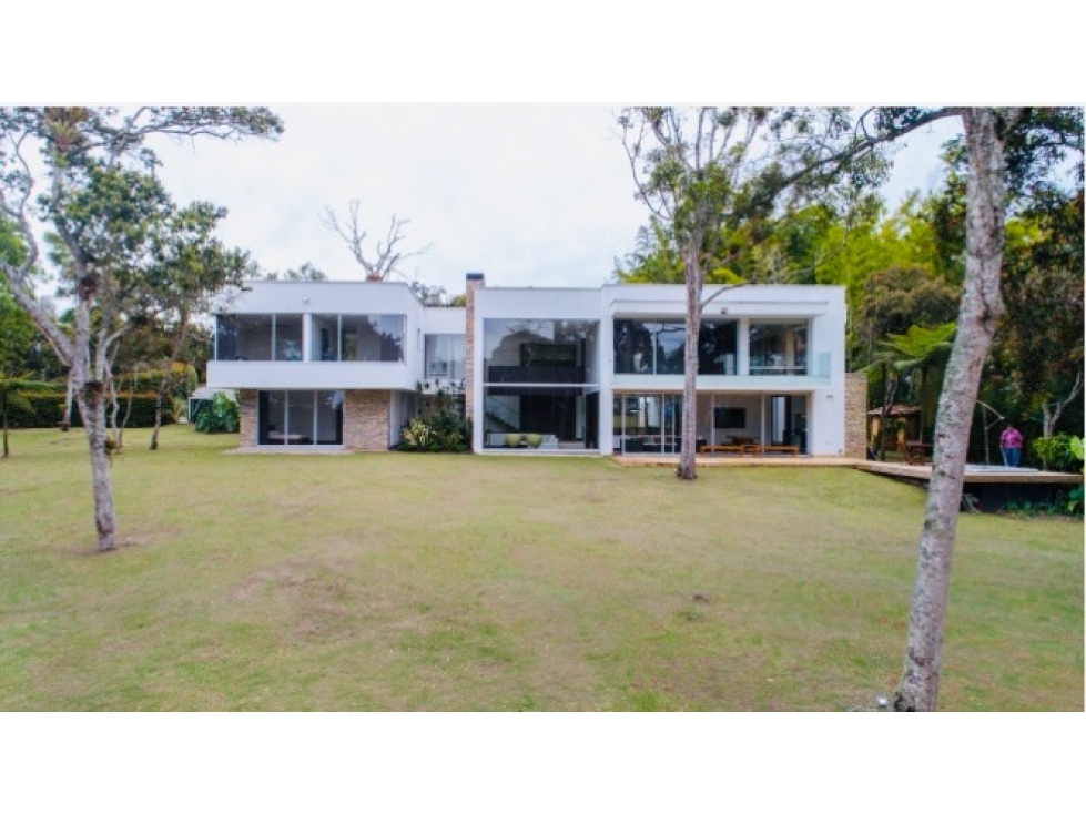 VENDO CASA EN LLANO GRANDE CERCA AL CLUB