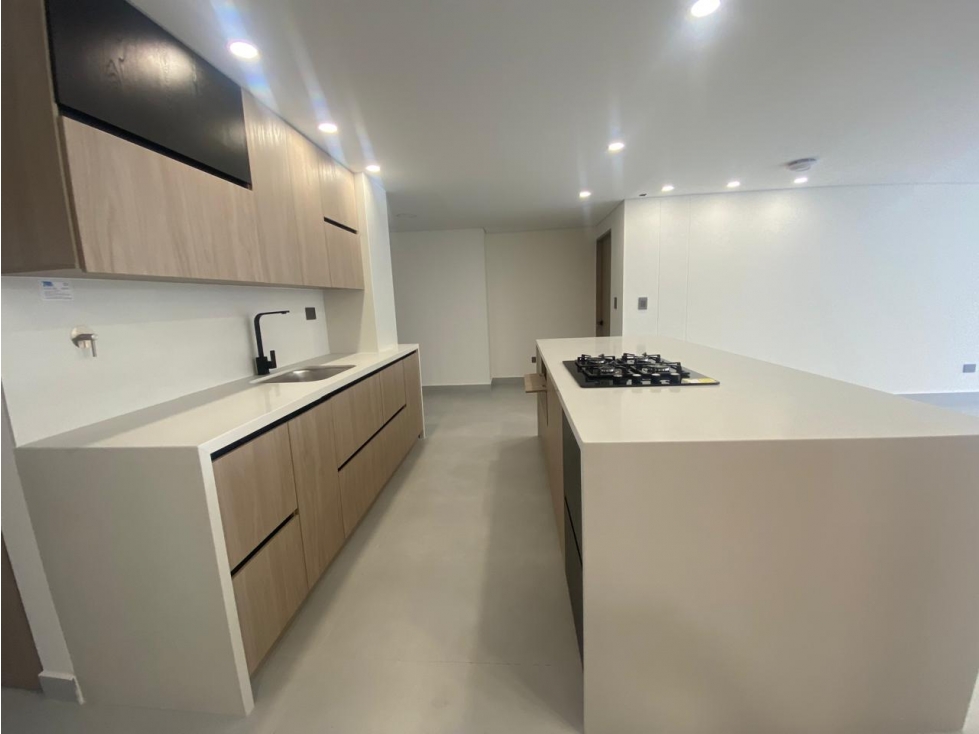 VENDO APARTAMENTO REMODELADO EN EL CORAZON DE LAURELES — foto 6
