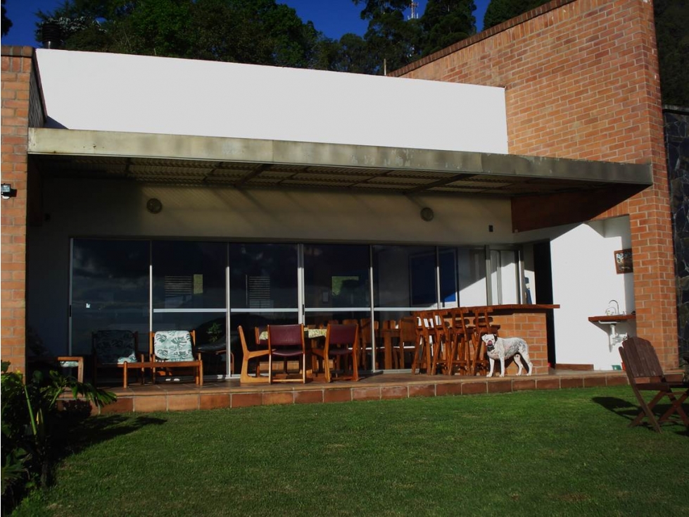 VENDO CASA EN LA VÍA LAS PALMAS — foto 3