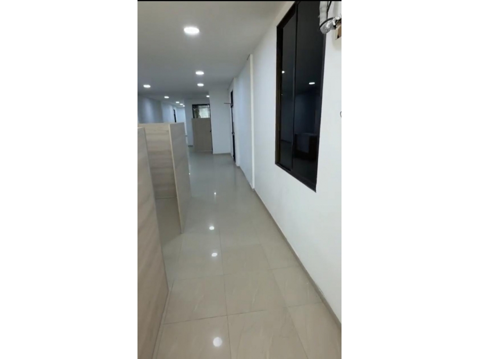 ARRIENDO OFICINA EN EL BOSQUE — foto 2