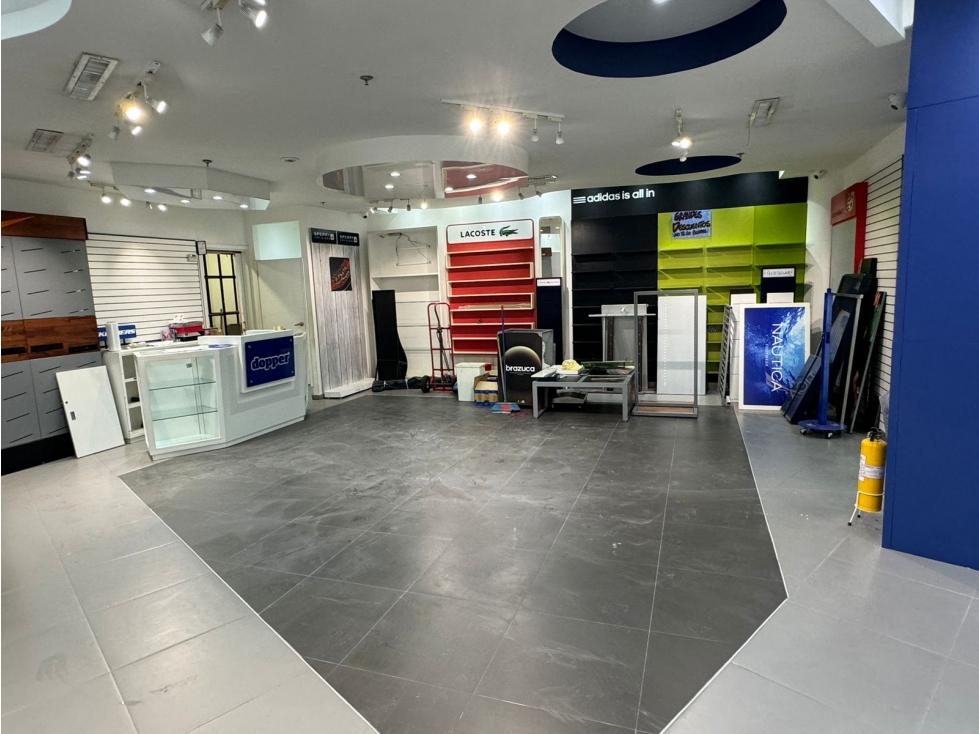ARRIENDO LOCAL EN CENTRO COMERCIAL SAN FERNANDO — foto 4