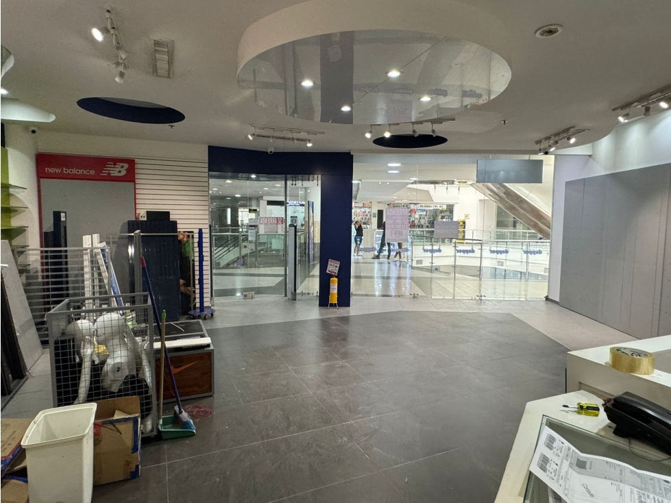 ARRIENDO LOCAL EN CENTRO COMERCIAL SAN FERNANDO — foto 2