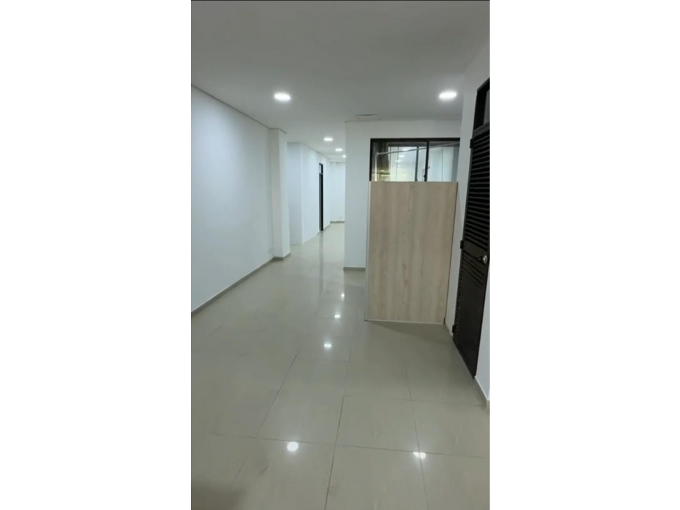 ARRIENDO OFICINA EN EL BOSQUE